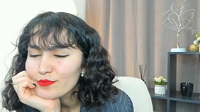 GilmaFaurot online show from December 1, 8:32 pm