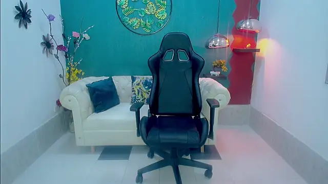 Snapshot of zahira1 chatting on December 13, 8:04 pm zahira1 online show from December 13, 8:04 pm