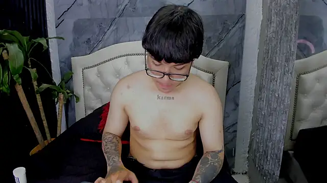 Noah West18 online show from December 2, 7:48 pm