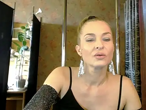 Soniakiss online show from April 8, 1:45 pm
