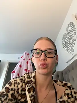 RosieLovexoxx online show from November 30, 2:51 pm