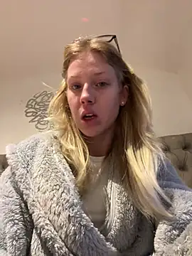 Snapshot of RosieLovexoxx chatting on January 8, 4:02 pm RosieLovexoxx online show from January 8, 4:02 pm