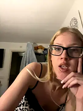 RosieLovexoxx online show from November 29, 8:31 pm