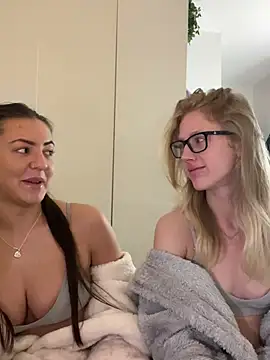 Snapshot of RosieLovexoxx chatting on January 9, 6:15 pm RosieLovexoxx online show from January 9, 6:15 pm