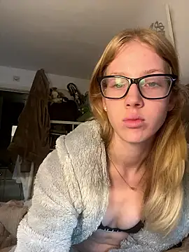 Snapshot of RosieLovexoxx chatting on January 10, 3:51 pm RosieLovexoxx online show from January 10, 3:51 pm