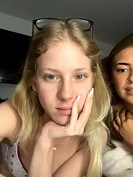 Snapshot of RosieLovexoxx chatting on January 13, 5:17 pm RosieLovexoxx online show from January 13, 5:17 pm