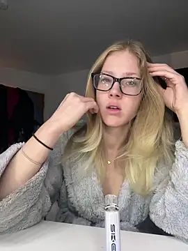 Snapshot of RosieLovexoxx chatting on January 5, 5:38 pm RosieLovexoxx online show from January 5, 5:38 pm