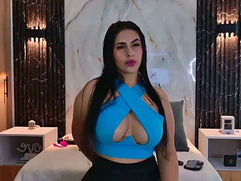 Snapshot of ChloeHolmes chatting on December 4, 10:58 am ChloeHolmes online show from December 4, 10:58 am