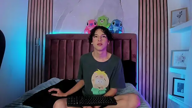 SthepanodiMonaco online show from April 15, 3:23 am