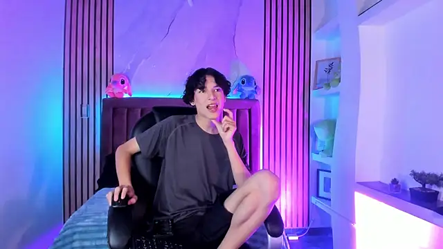 SthepanodiMonaco online show from April 11, 3:25 am