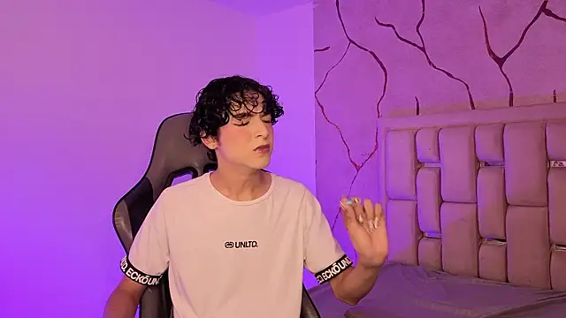 SthepanodiMonaco online show from February 26, 8:31 pm