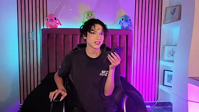 SthepanodiMonaco online show from March 15, 3:35 am