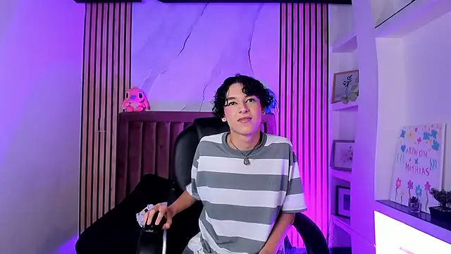 SthepanodiMonaco online show from April 14, 3:22 am