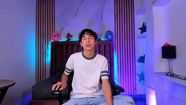 SthepanodiMonaco online show from January 8, 7:20 pm