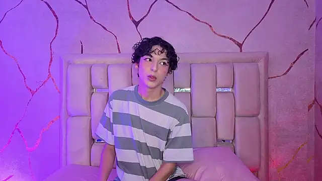 SthepanodiMonaco online show from March 19, 3:39 am