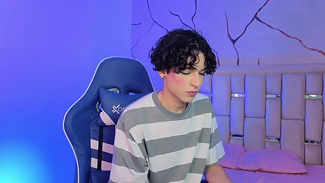 SthepanodiMonaco online show from April 7, 3:19 am