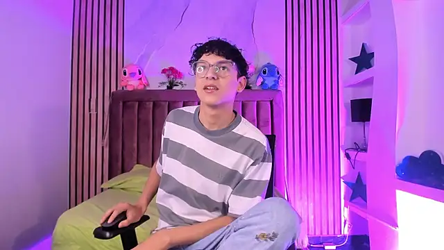 SthepanodiMonaco online show from December 5, 7:23 pm