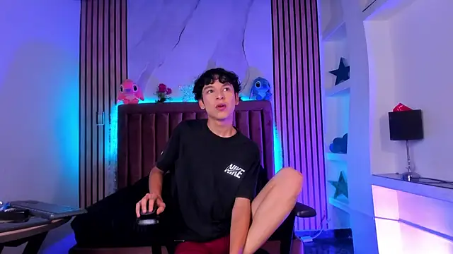 SthepanodiMonaco online show from January 9, 9:00 pm