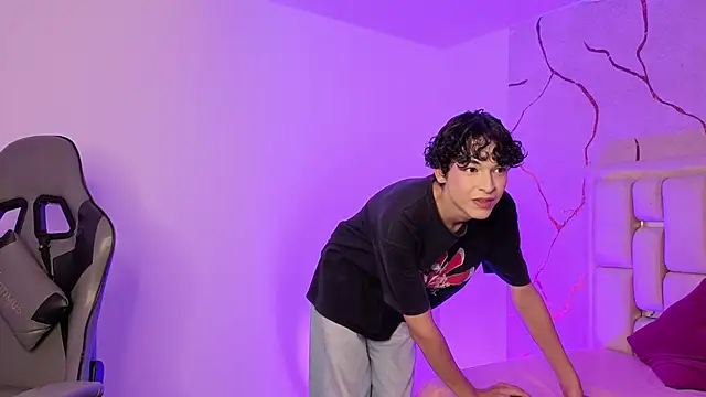 SthepanodiMonaco online show from February 13, 8:20 pm