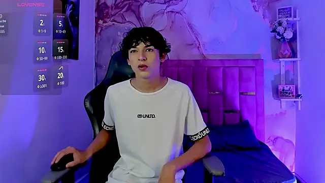 SthepanodiMonaco online show from February 6, 8:49 pm