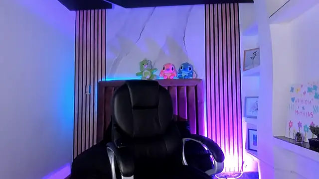 SthepanodiMonaco online show from April 18, 3:31 am