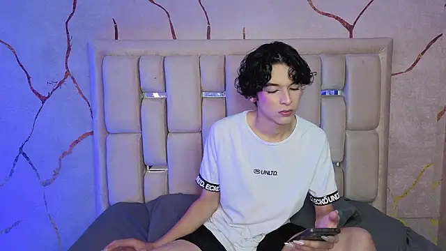 SthepanodiMonaco online show from March 25, 3:39 am