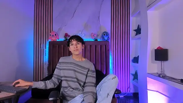 SthepanodiMonaco online show from January 13, 7:18 pm