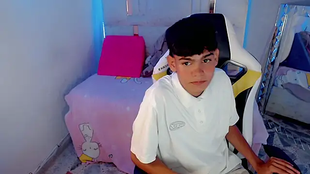 Snapshot of Lil_babyyy_ chatting on February 21, 12:45 am Lil babyyy online show from February 21, 12:45 am