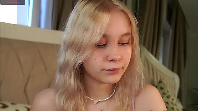 AunclreaVache online show from April 7, 11:12 am