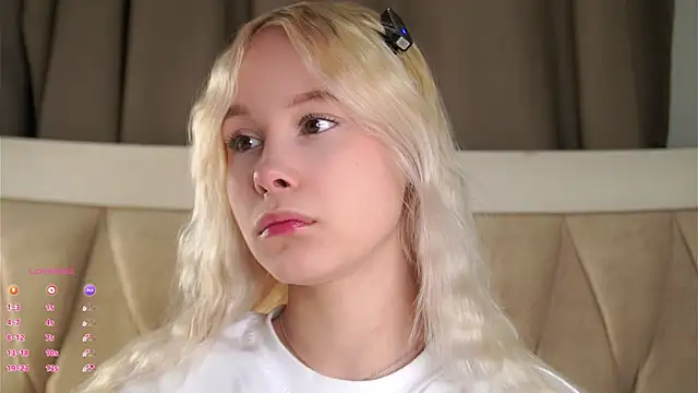 AunclreaVache online show from February 16, 1:21 pm