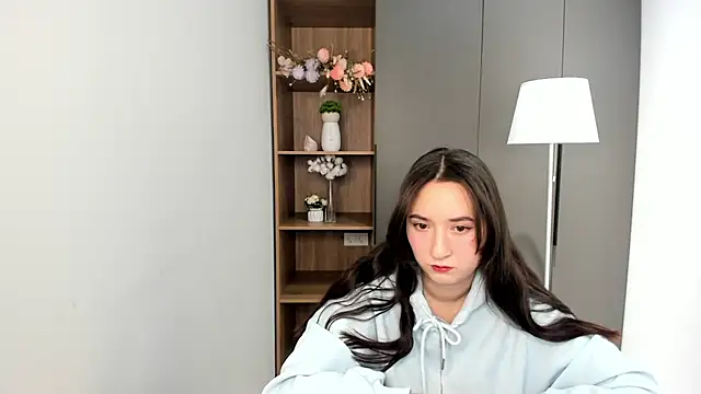 LuclieOppy online show from November 29, 6:46 am