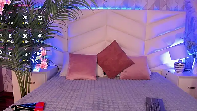 Lizzi Hotman  online show from February 28, 8:08 pm