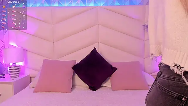 Lizzi Hotman  online show from April 7, 8:43 pm