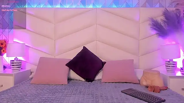 Lizzi Hotman  online show from April 15, 8:20 pm