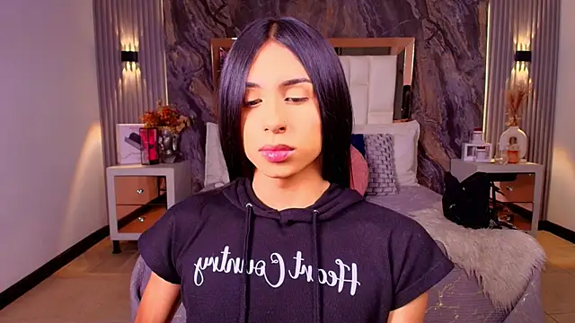 Snapshot of Caroline_foster1 chatting on December 22, 11:43 am Caroline foster1 online show from December 22, 11:43 am