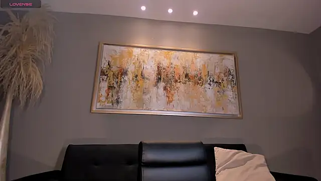 LisaFlowers  online show from March 8, 11:13 am