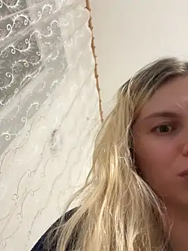 Snapshot of d0uble_trouble chatting on November 28, 7:03 pm d0uble trouble online show from November 28, 7:03 pm