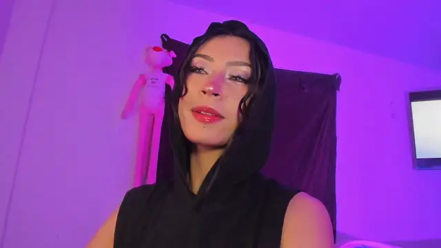 Snapshot of Ounla_Sweet chatting on July 1, 6:03 am Ounla Sweet online show from July 1, 6:03 am