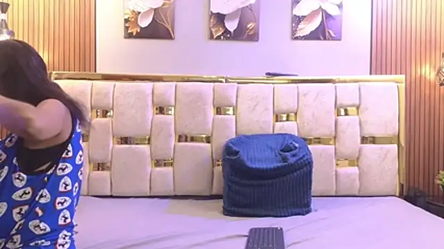  Caroline34 online show from April 8, 10:28 am