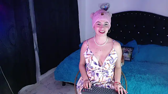 Snapshot of Dafn_12 chatting on June 25, 1:47 am Dafn 12 online show from June 25, 1:47 am