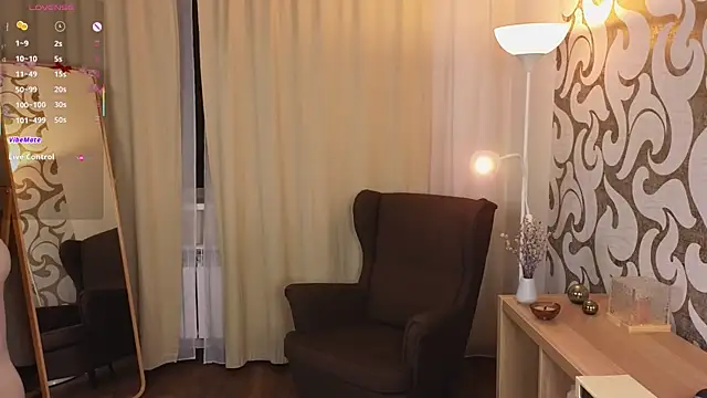 Snapshot of uwumaryme chatting on December 16, 2:21 pm uwumaryme online show from December 16, 2:21 pm