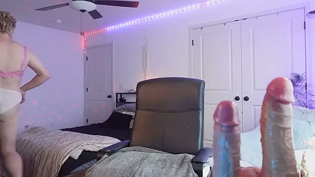 Mona The MILF online show from December 3, 8:19 pm