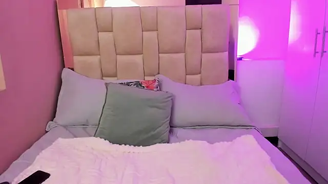 Nana  S online show from December 14, 3:02 am