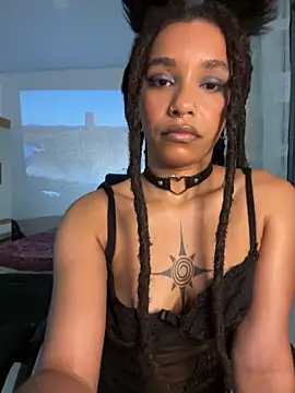 Lillith Bloom online show from April 29, 7:09 pm