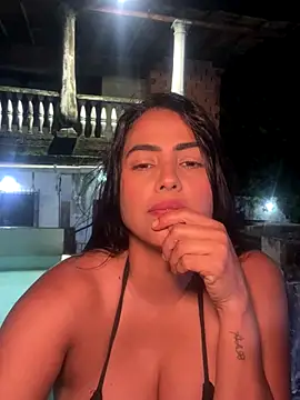 Snapshot of GhewnMilf chatting on December 4, 1:48 am GhewnMilf online show from December 4, 1:48 am