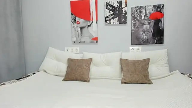 Snapshot of Comely_Camillla chatting on February 15, 3:07 am Comely Camillla online show from February 15, 3:07 am