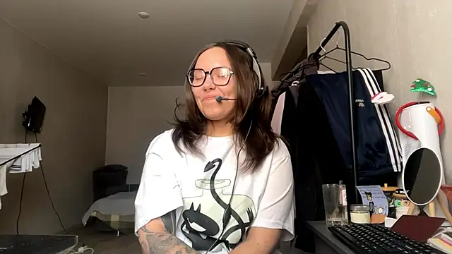 Snapshot of KerriMcbreen chatting on November 28, 5:07 am KerriMcbreen online show from November 28, 5:07 am