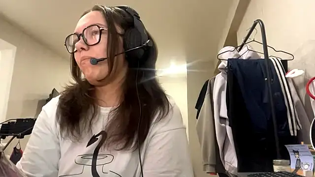 Snapshot of KerriMcbreen chatting on November 29, 6:24 am KerriMcbreen online show from November 29, 6:24 am