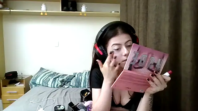 GabriellaManhas online show from March 11, 5:51 pm