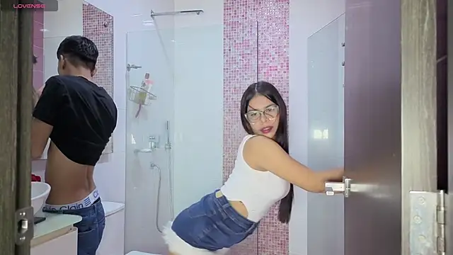 Snapshot of Katrina_hot1 chatting on December 15, 1:00 am Katrina hot1 online show from December 15, 1:00 am